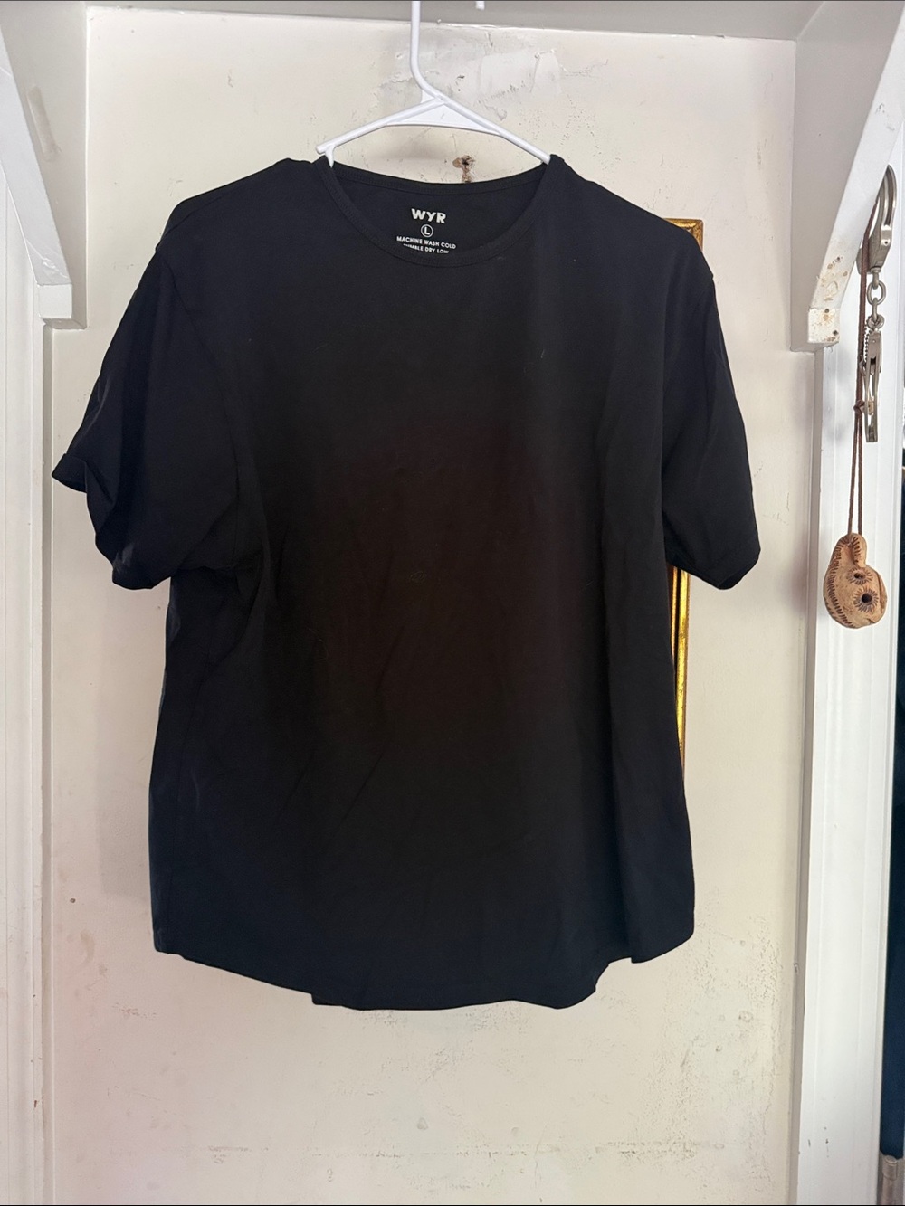 WYR Men's Black Crew Neck T-Shirt L curved hem